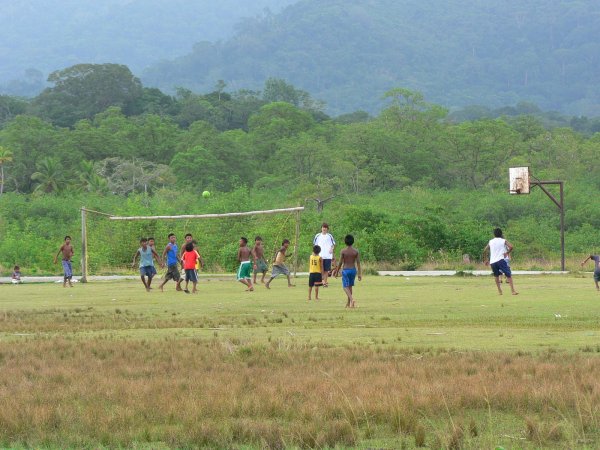 90- Partie de foot  avec Romain 